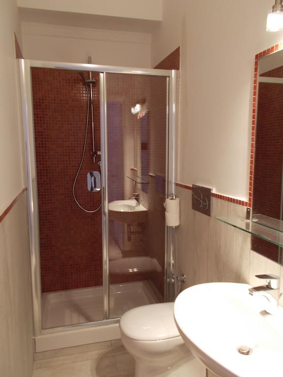 Houspitality Nero 2*