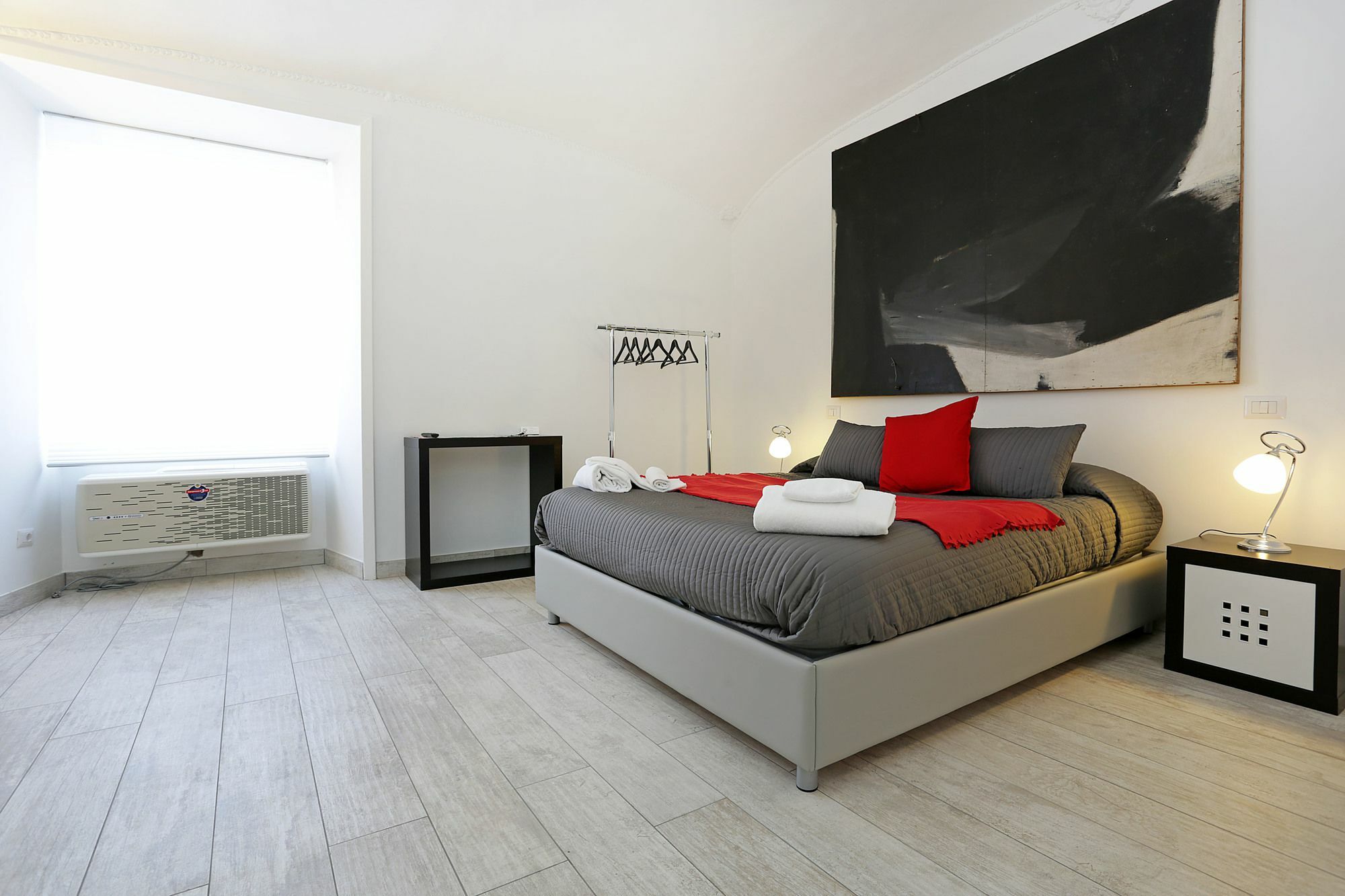 Houspitality Nero