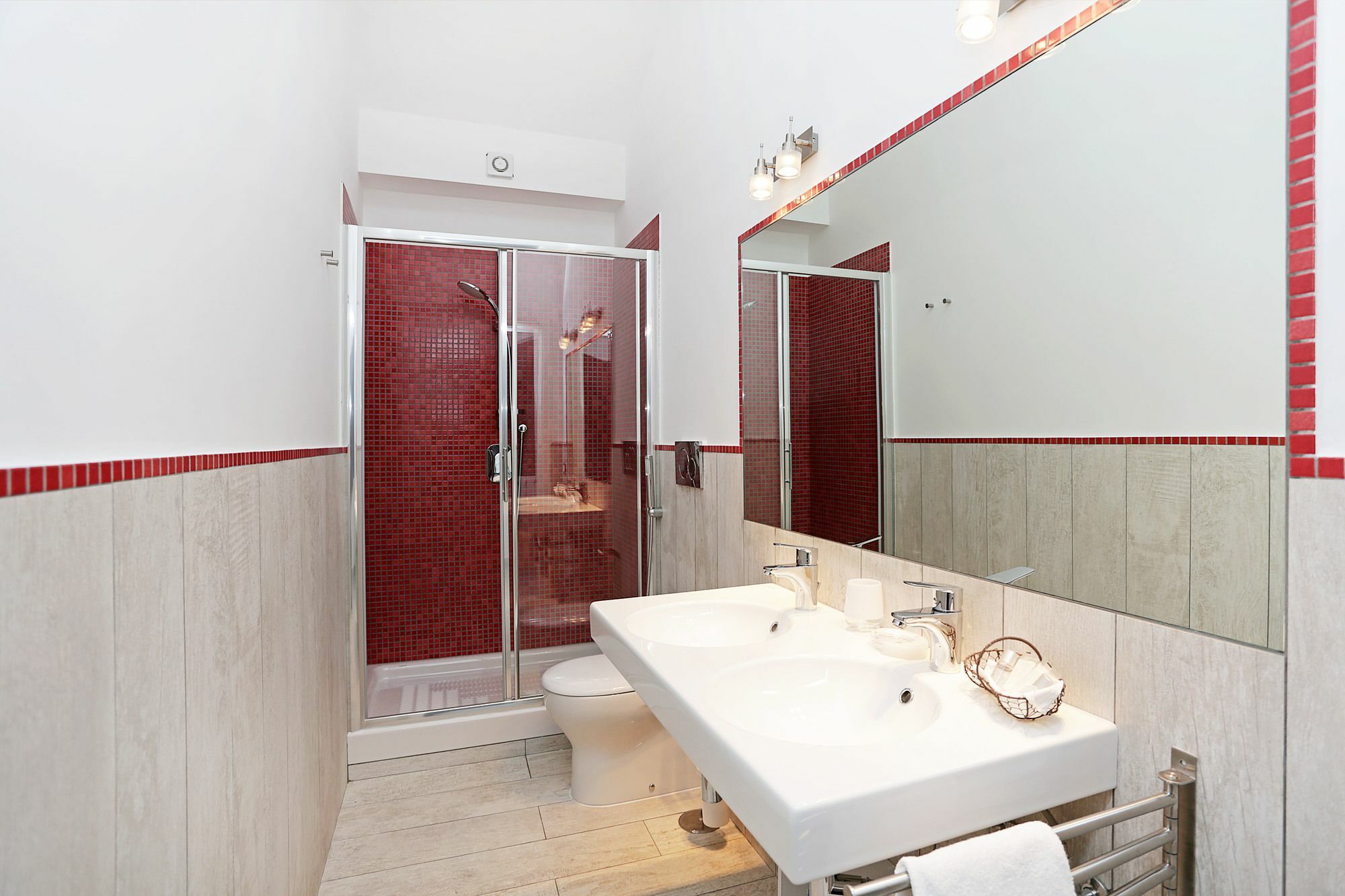 Houspitality Nero 2*